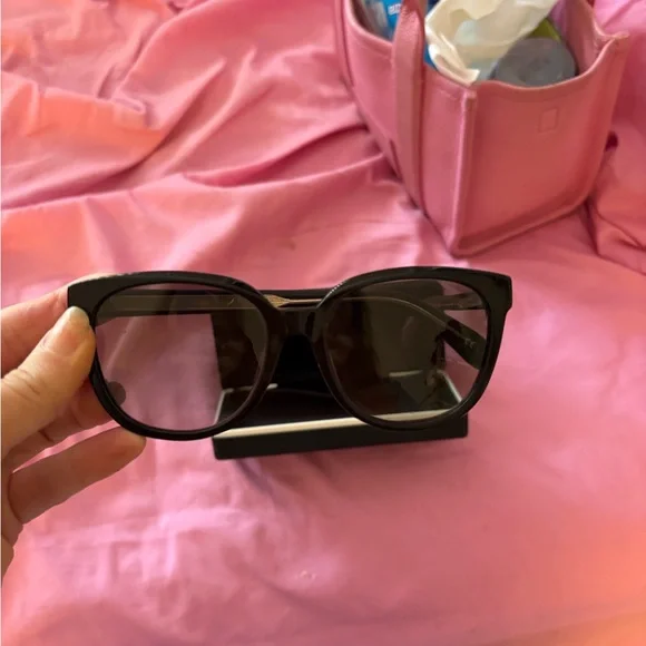 Authentic Givenchy Black Sunglasses with Case Sunglasses display picture 3